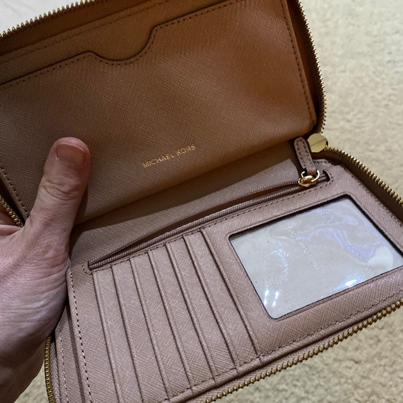 Michael Kors women’s clutch purse - Picture 3 of 5